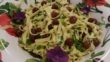 Frisk lys båndpasta I dressing med hvid balsamico og Morsø Rapsolie, forårsløg, bredbladet persille og blå drue